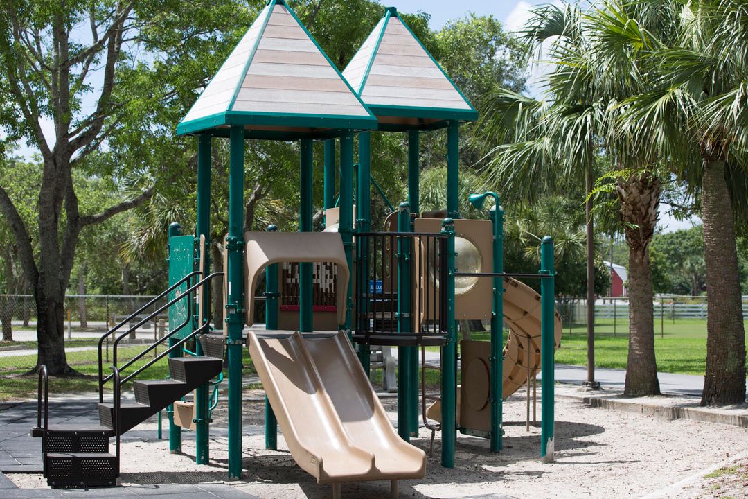 Active With Contract: $859,000 (4 beds, 3 baths, 2208 Square Feet)