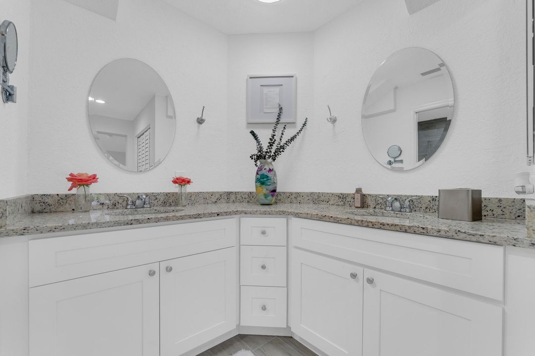 出租: $4,200 (2 贝兹, 2 浴室, 1555 平方英尺)