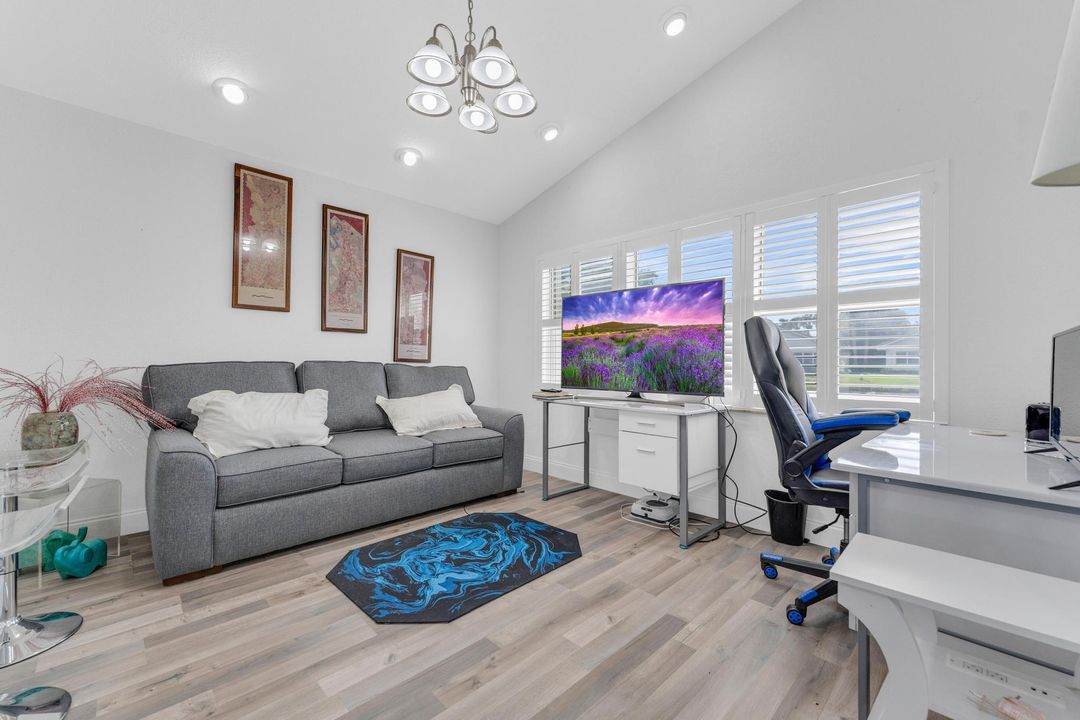 出租: $4,200 (2 贝兹, 2 浴室, 1555 平方英尺)