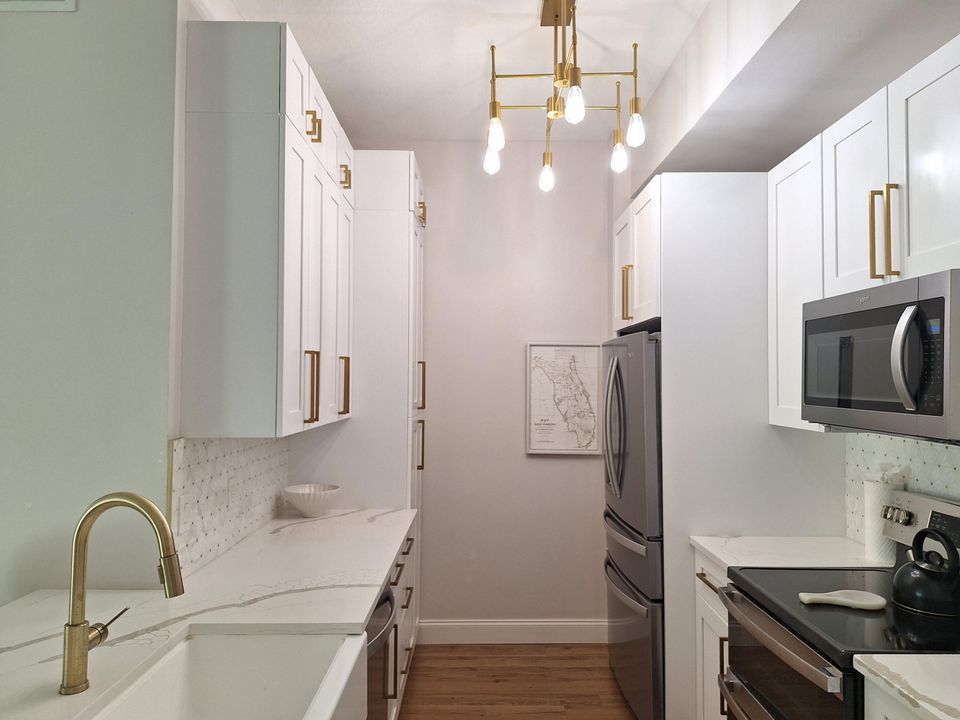 For Rent: $4,495 (2 beds, 2 baths, 1000 Square Feet)