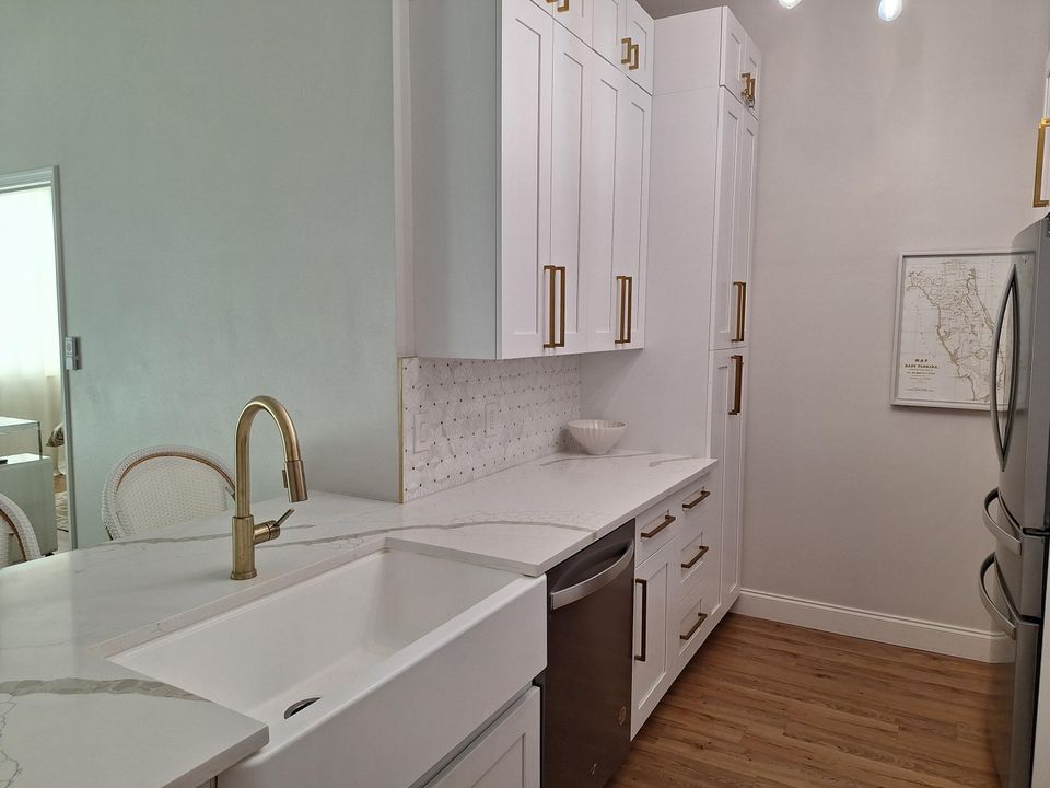 For Rent: $4,495 (2 beds, 2 baths, 1000 Square Feet)