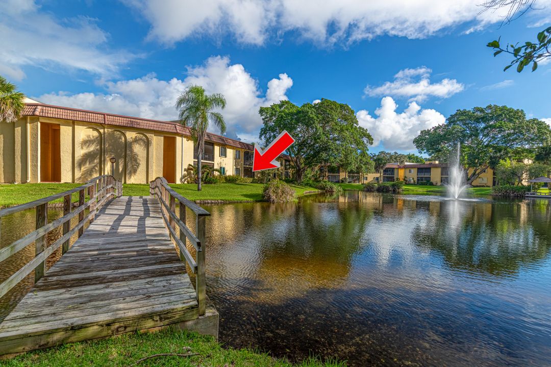 合同活跃: $2,100 (2 贝兹, 2 浴室, 1044 平方英尺)