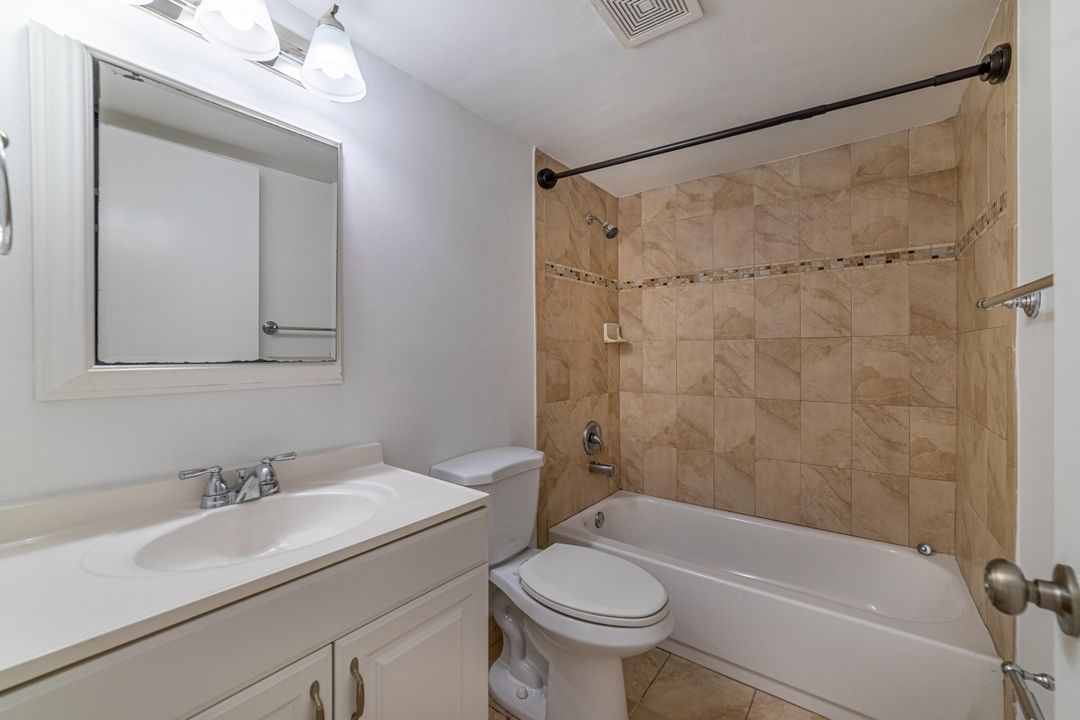 合同活跃: $2,100 (2 贝兹, 2 浴室, 1044 平方英尺)