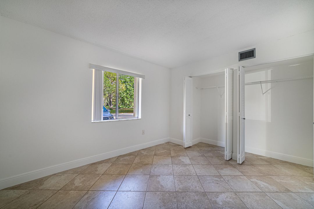 合同活跃: $2,100 (2 贝兹, 2 浴室, 1044 平方英尺)