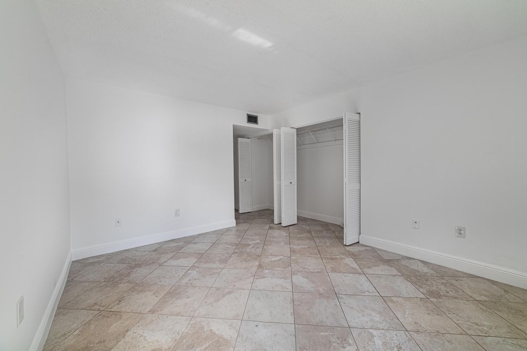 合同活跃: $2,100 (2 贝兹, 2 浴室, 1044 平方英尺)