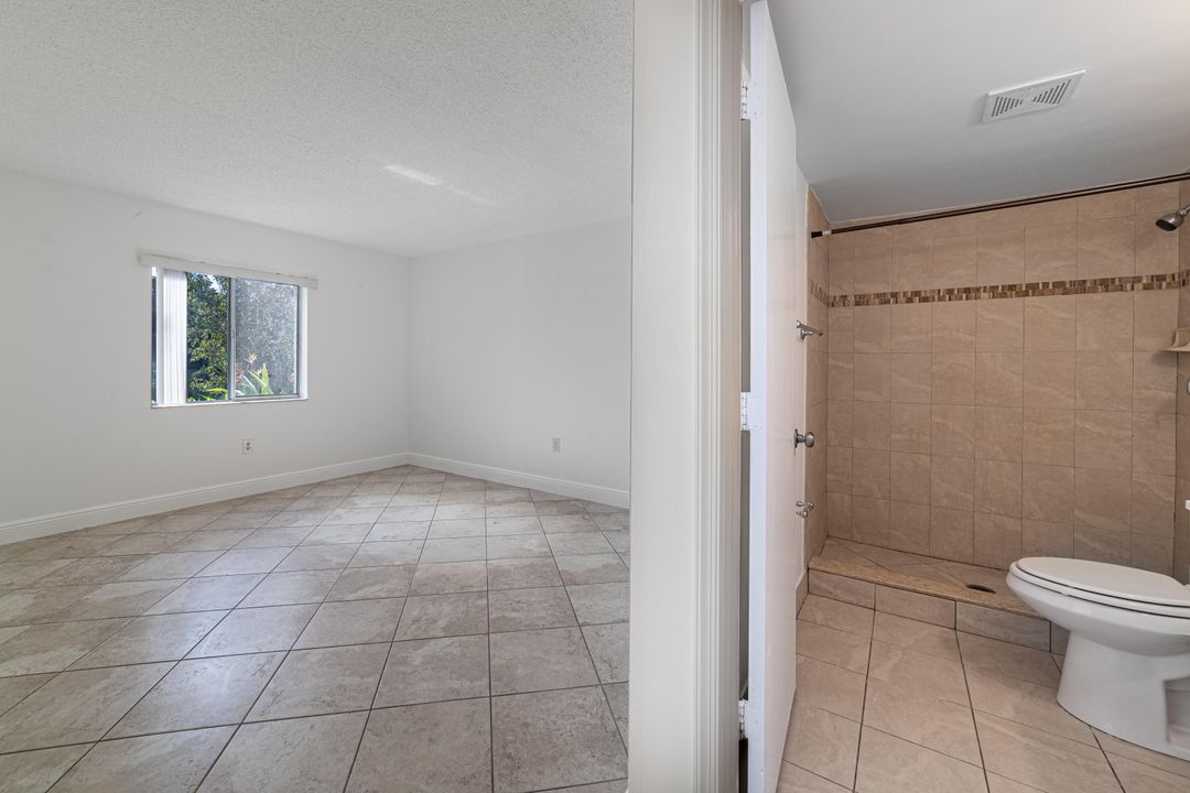 合同活跃: $2,100 (2 贝兹, 2 浴室, 1044 平方英尺)