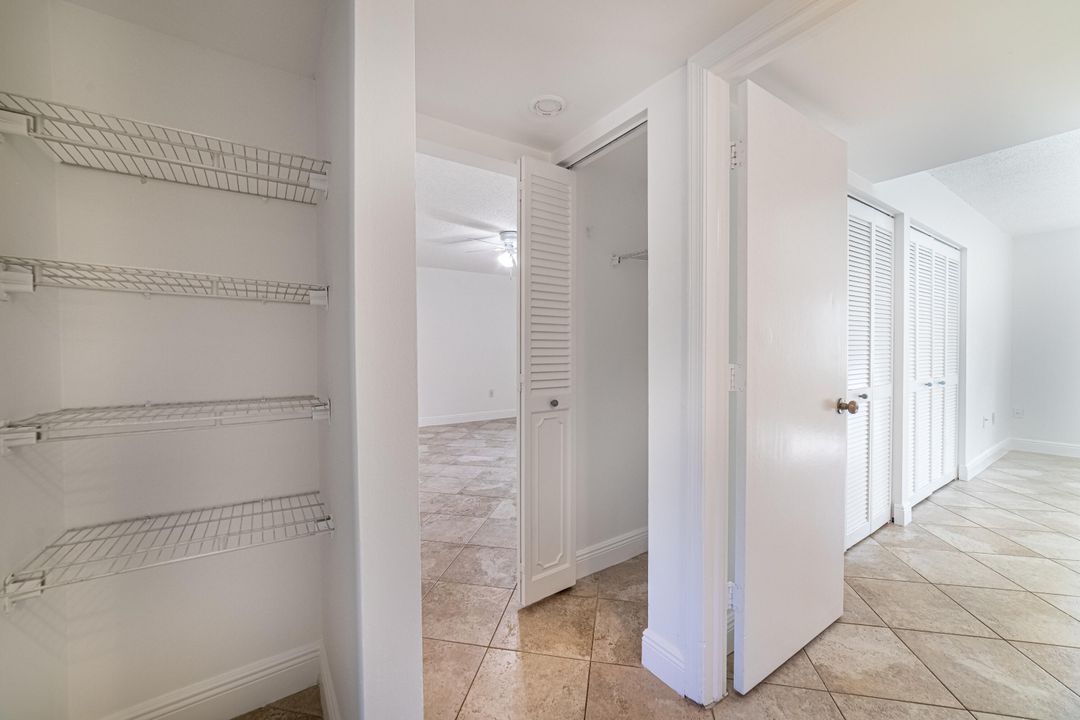 合同活跃: $2,100 (2 贝兹, 2 浴室, 1044 平方英尺)