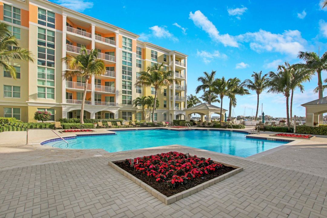 For Rent: $4,495 (2 beds, 2 baths, 1000 Square Feet)