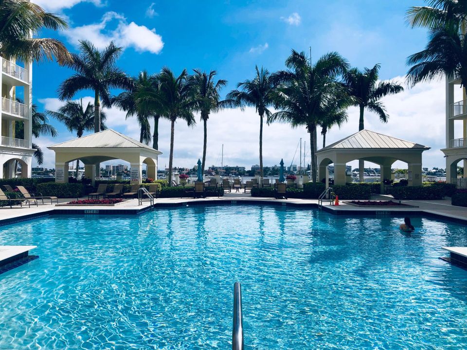 For Rent: $4,495 (2 beds, 2 baths, 1000 Square Feet)