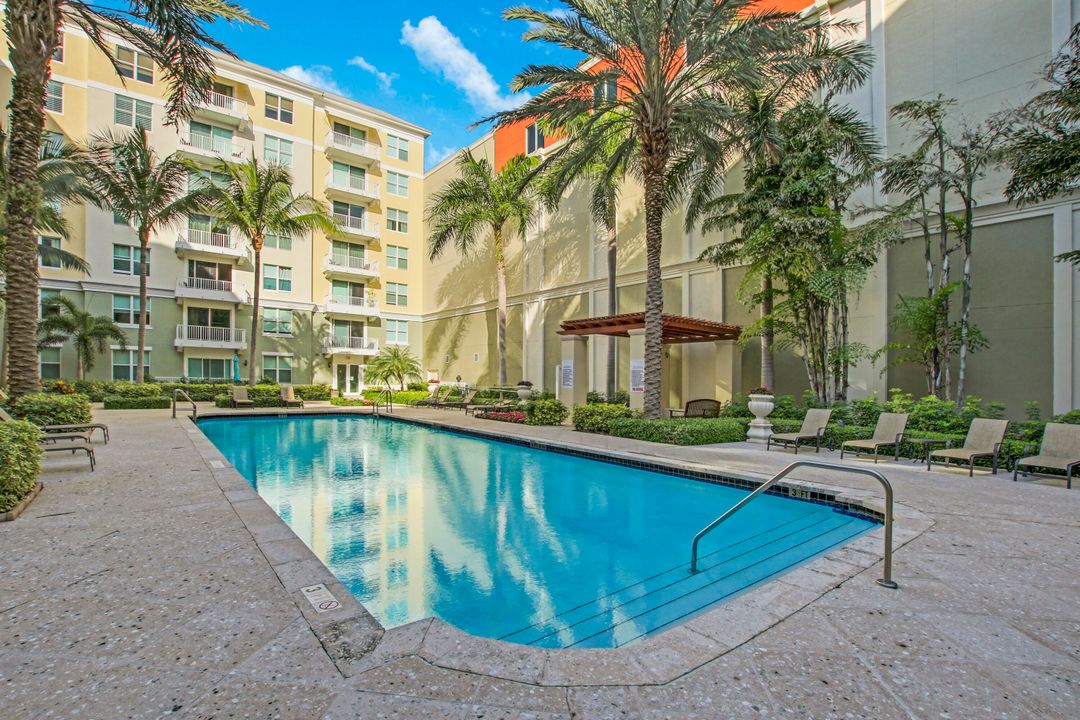 For Rent: $4,495 (2 beds, 2 baths, 1000 Square Feet)