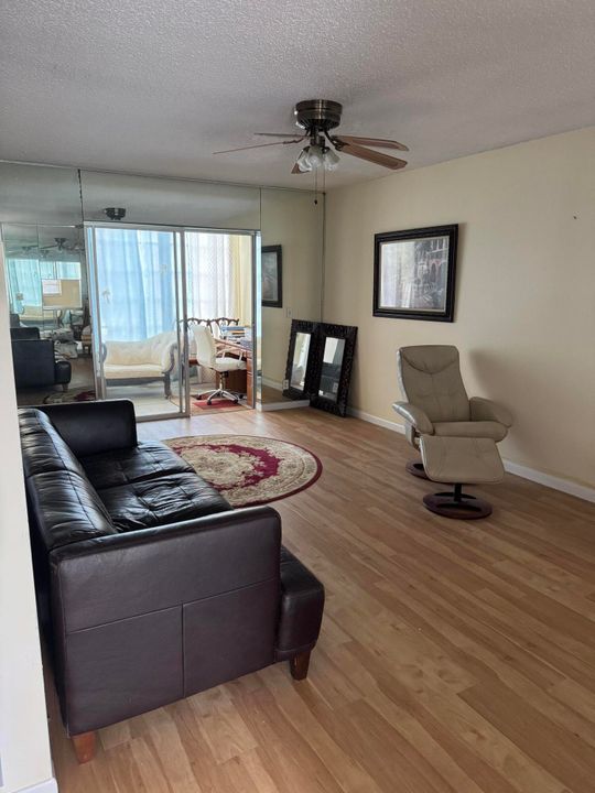 На продажу: $83,000 (1 спален, 1 ванн, 754 Квадратных фут)