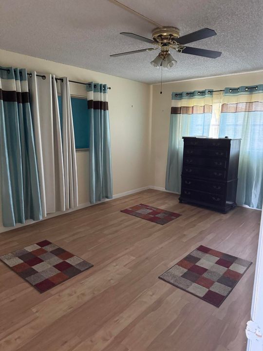 На продажу: $83,000 (1 спален, 1 ванн, 754 Квадратных фут)