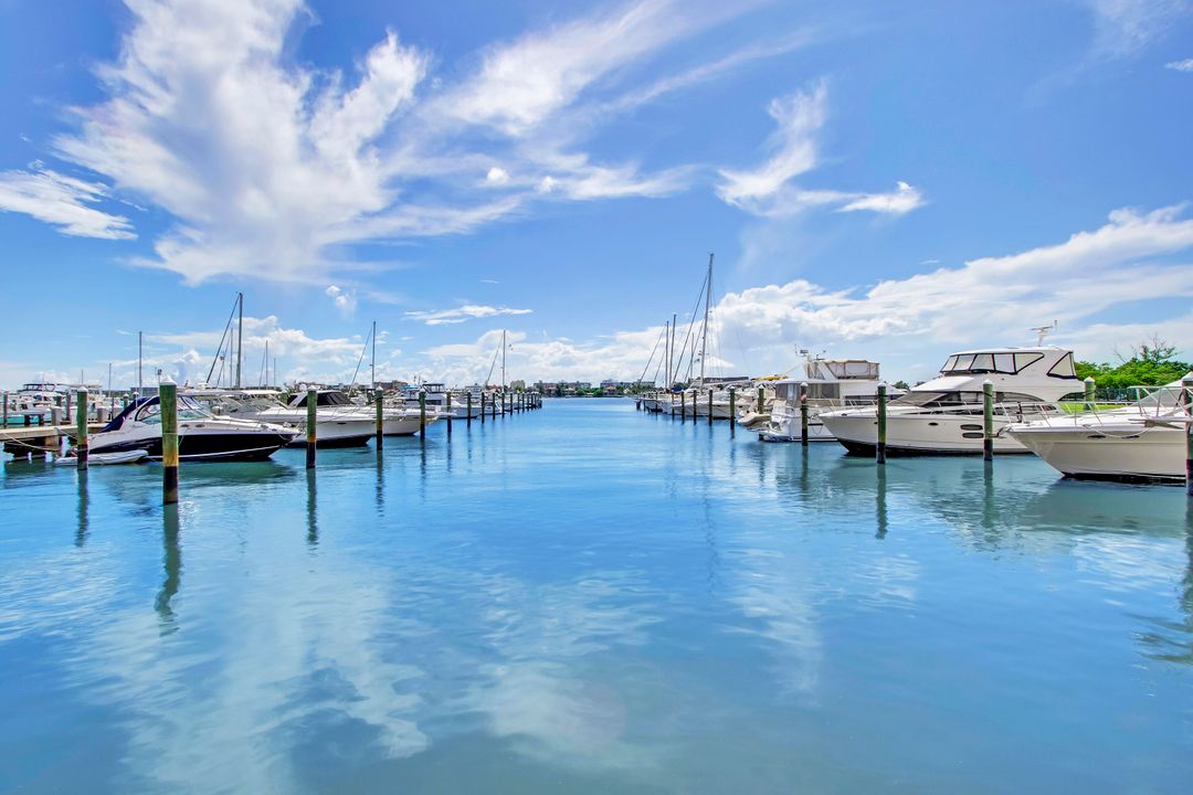 For Rent: $4,495 (2 beds, 2 baths, 1000 Square Feet)