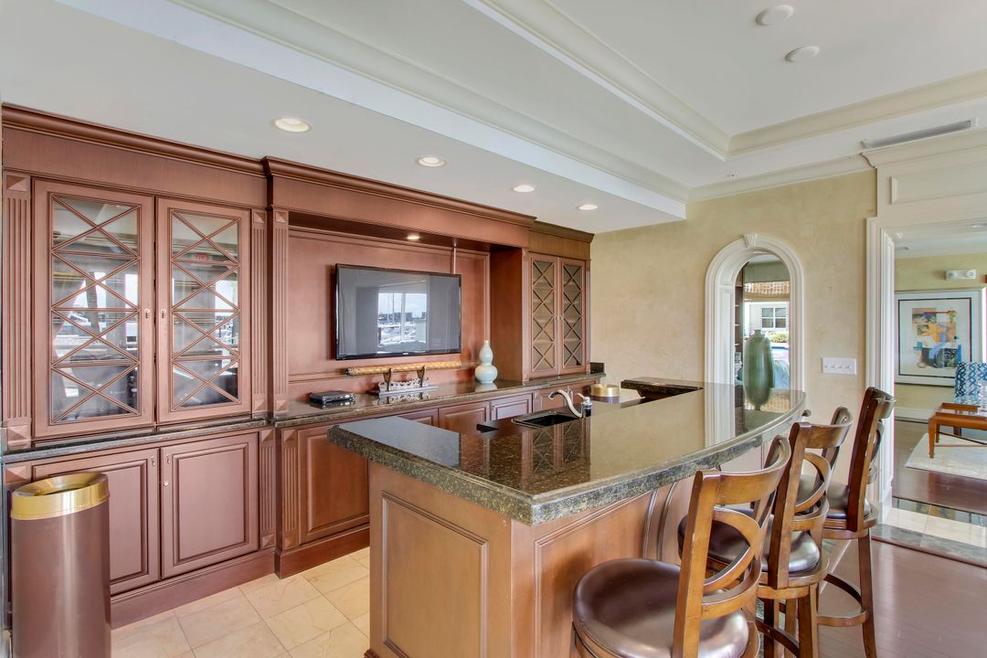 For Rent: $4,495 (2 beds, 2 baths, 1000 Square Feet)