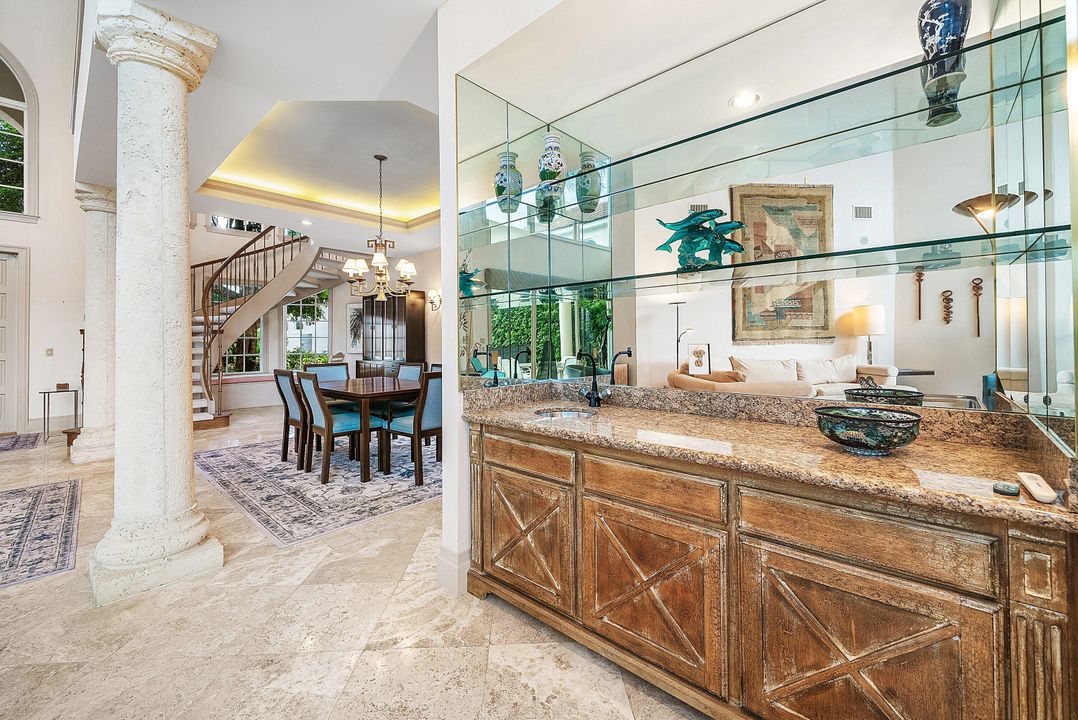 合同活跃: $1,995,000 (3 贝兹, 3 浴室, 3222 平方英尺)