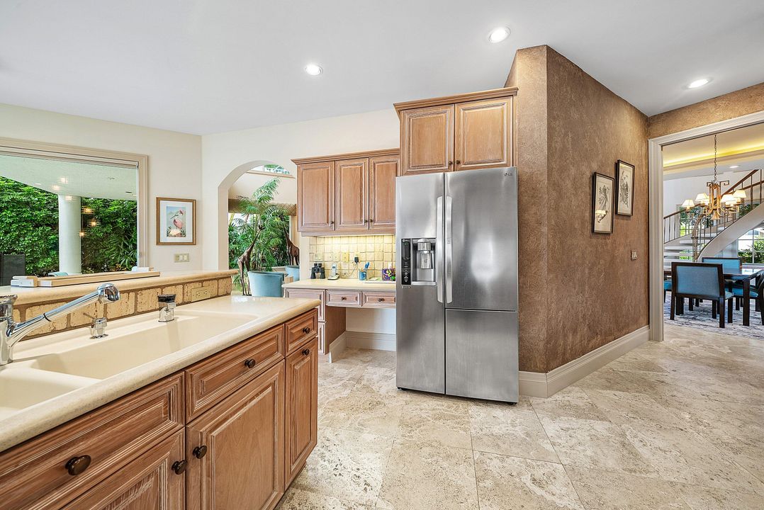 合同活跃: $1,995,000 (3 贝兹, 3 浴室, 3222 平方英尺)