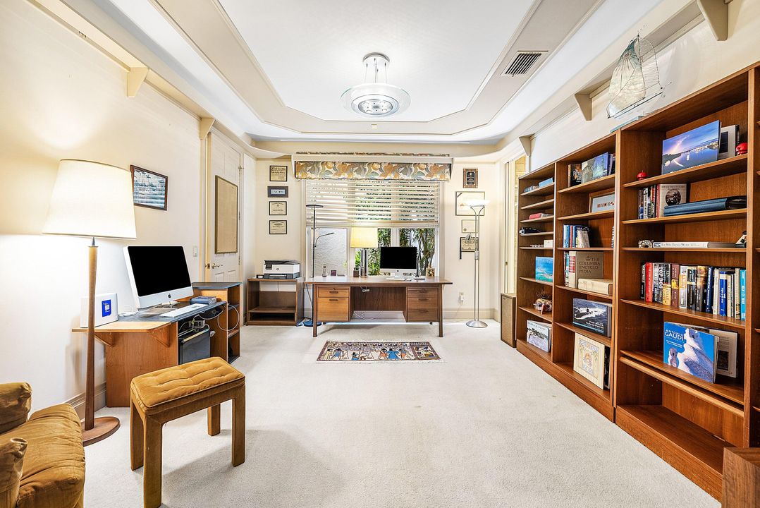 合同活跃: $1,995,000 (3 贝兹, 3 浴室, 3222 平方英尺)