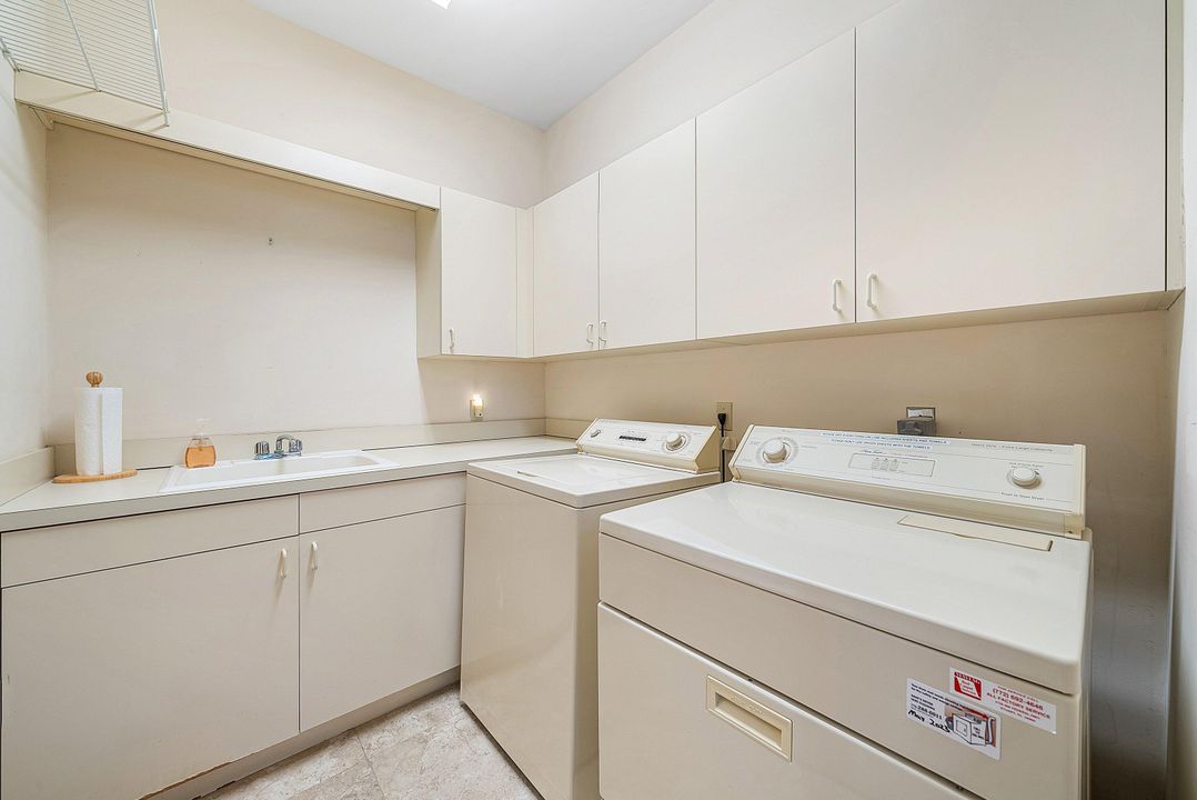 合同活跃: $1,995,000 (3 贝兹, 3 浴室, 3222 平方英尺)