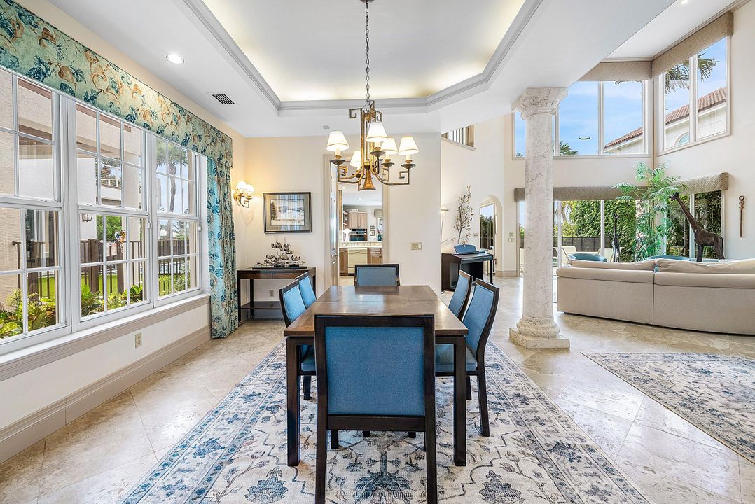 合同活跃: $1,995,000 (3 贝兹, 3 浴室, 3222 平方英尺)