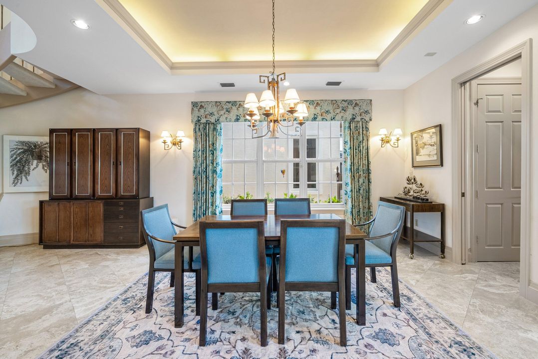 合同活跃: $1,995,000 (3 贝兹, 3 浴室, 3222 平方英尺)