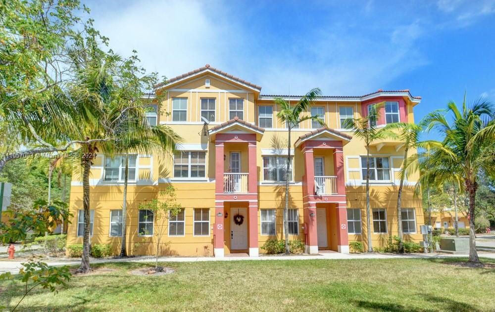 Activo con contrato: $350,000 (4 camas, 3 baños, 1988 Pies cuadrados)