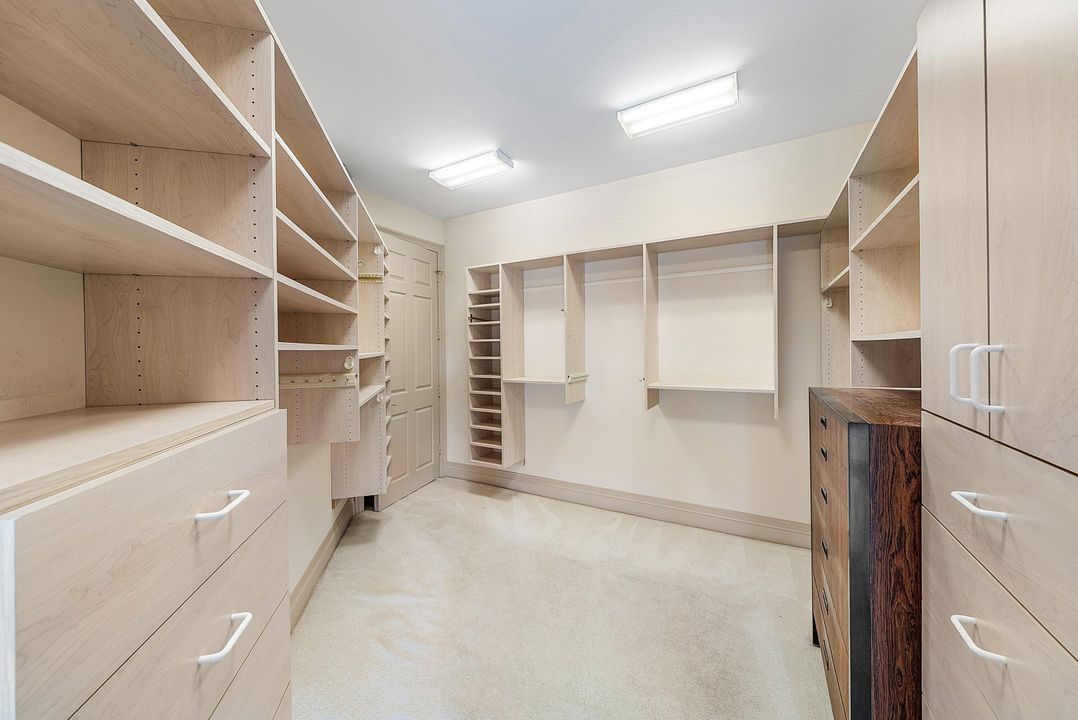 合同活跃: $1,995,000 (3 贝兹, 3 浴室, 3222 平方英尺)