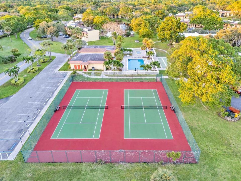 合同活跃: $2,100 (2 贝兹, 2 浴室, 1044 平方英尺)