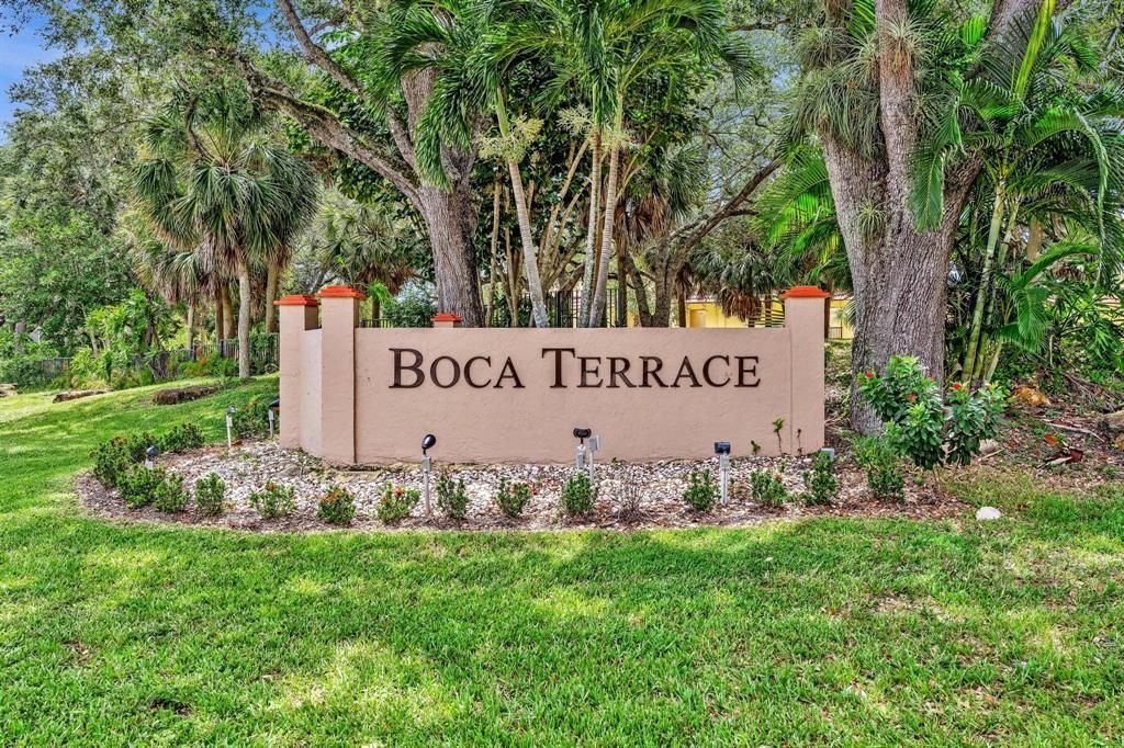 合同活跃: $2,100 (2 贝兹, 2 浴室, 1044 平方英尺)