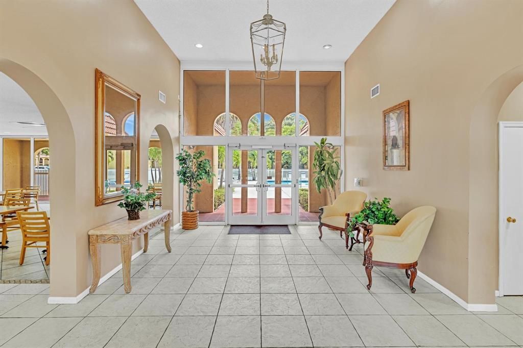 合同活跃: $2,100 (2 贝兹, 2 浴室, 1044 平方英尺)