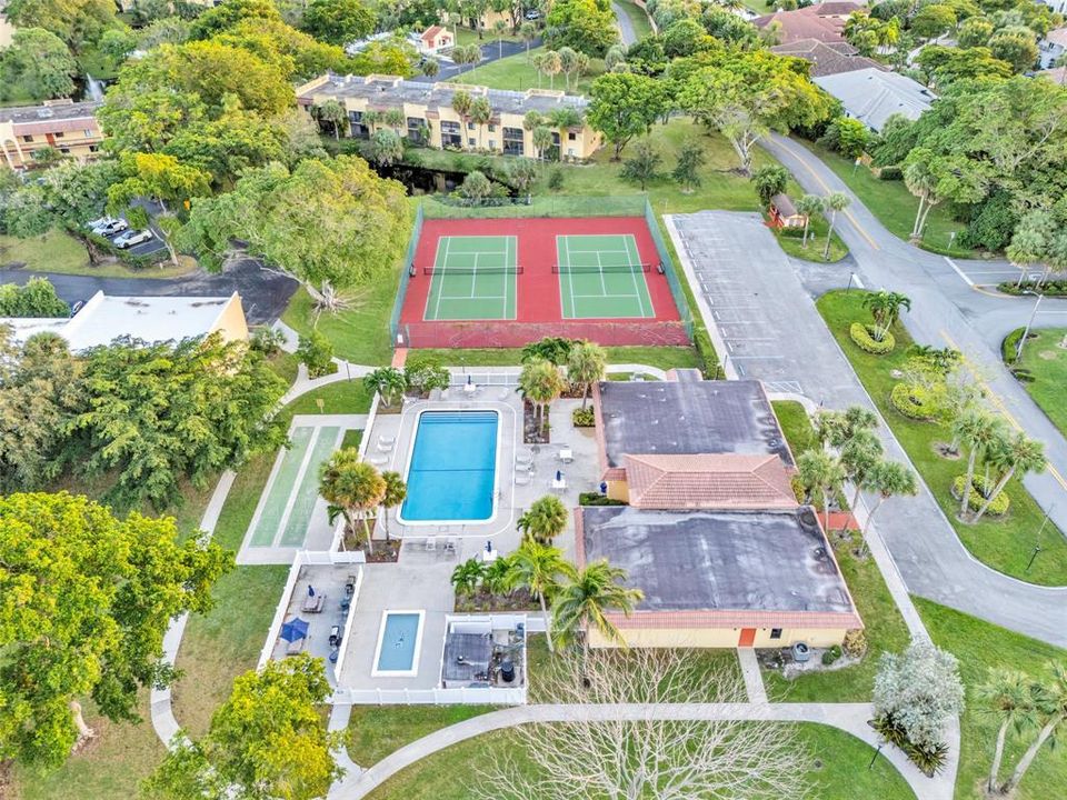 合同活跃: $2,100 (2 贝兹, 2 浴室, 1044 平方英尺)