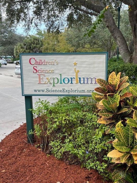 合同活跃: $2,100 (2 贝兹, 2 浴室, 1044 平方英尺)