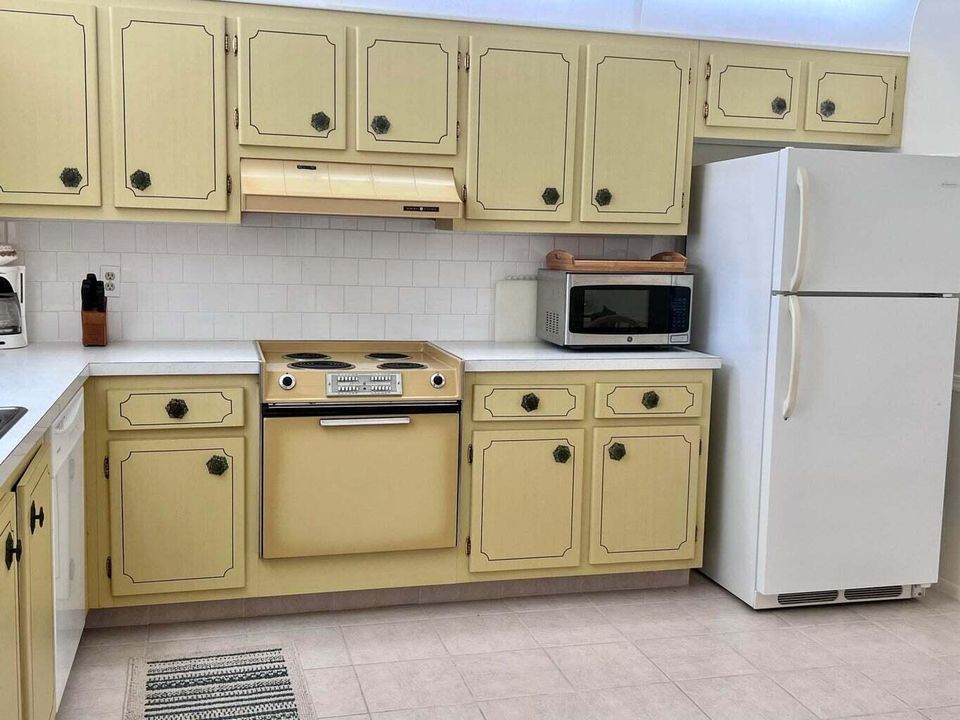 Под контрактом: $1,500 (2 спален, 2 ванн, 1088 Квадратных фут)