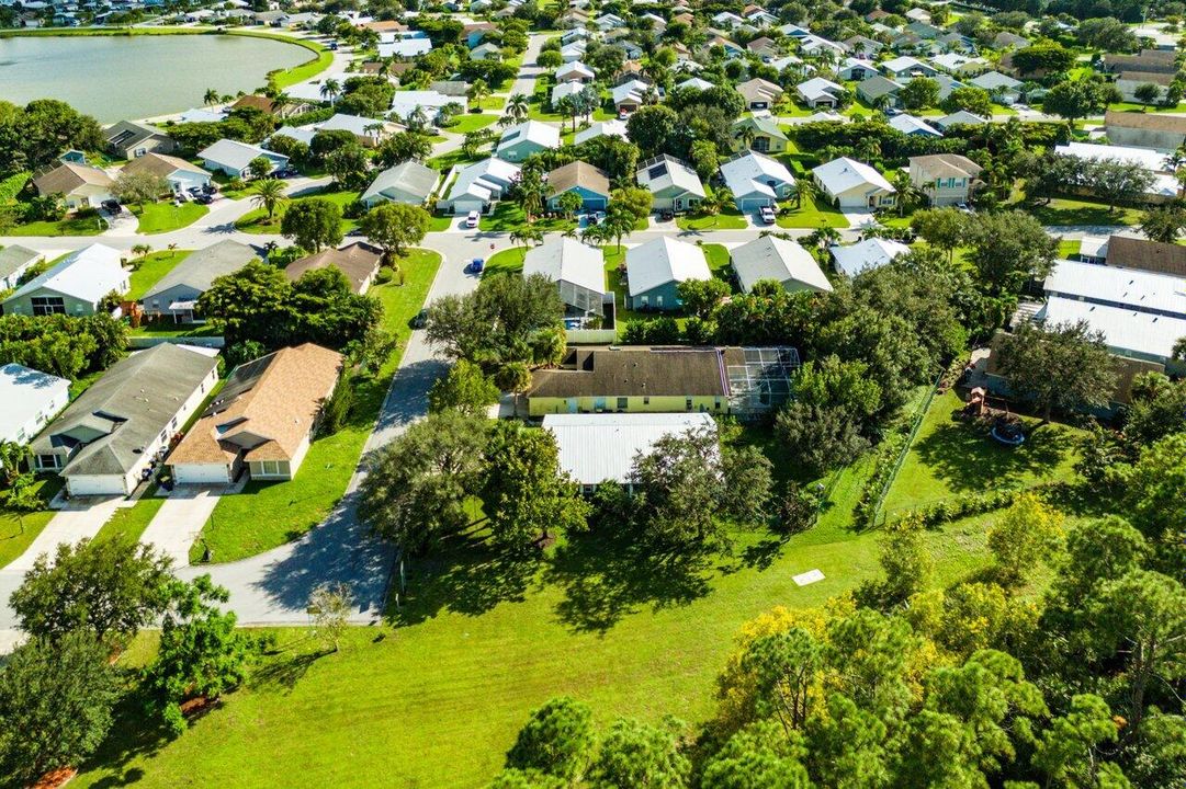 Под контрактом: $497,500 (4 спален, 2 ванн, 1625 Квадратных фут)