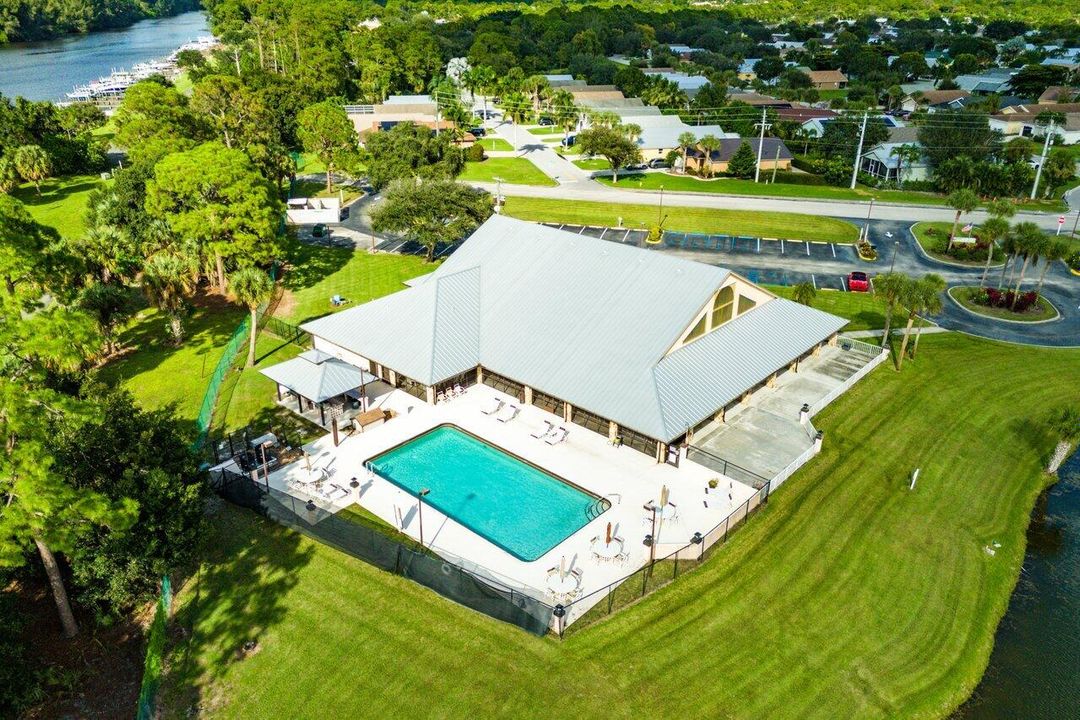 Под контрактом: $497,500 (4 спален, 2 ванн, 1625 Квадратных фут)