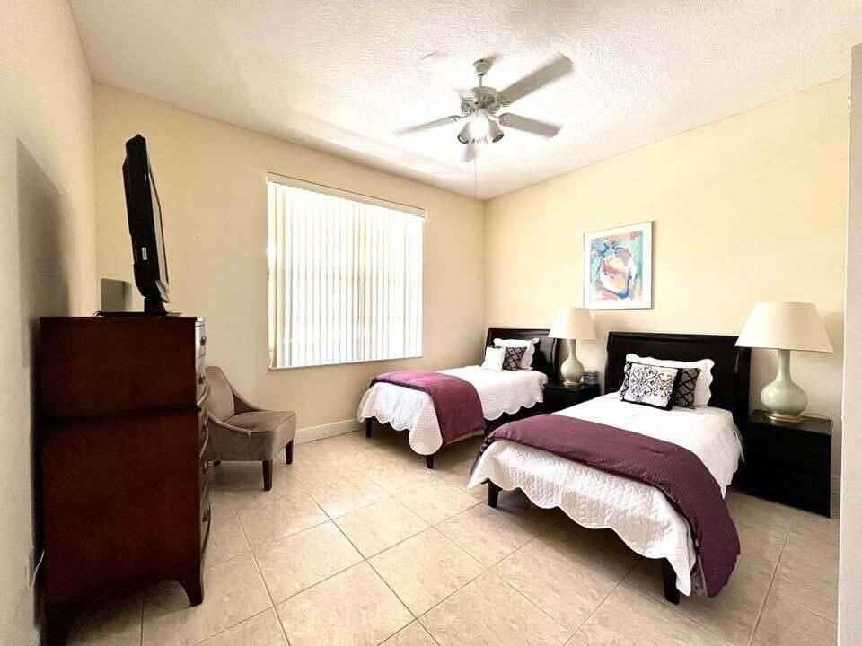 For Sale: $3,599,000 (6 beds, 4 baths, 4478 Square Feet)