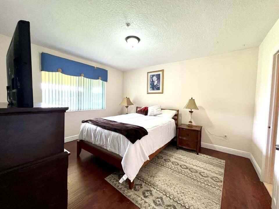 For Sale: $3,599,000 (6 beds, 4 baths, 4478 Square Feet)