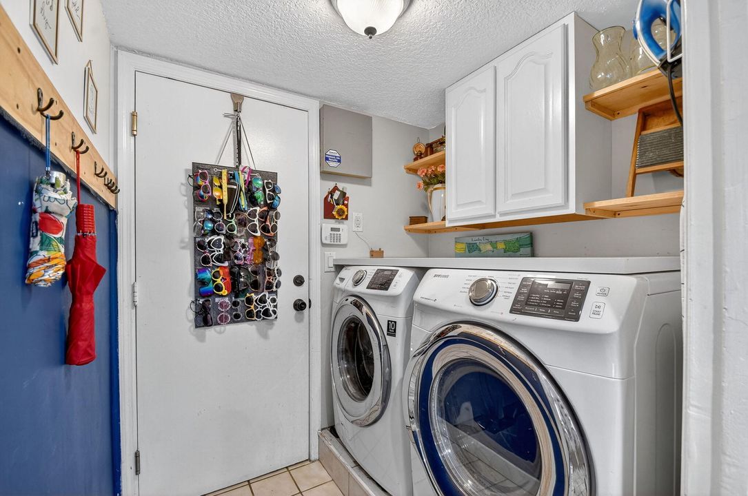 Active With Contract: $525,000 (3 beds, 2 baths, 2166 Square Feet)