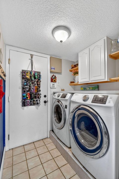 Active With Contract: $525,000 (3 beds, 2 baths, 2166 Square Feet)