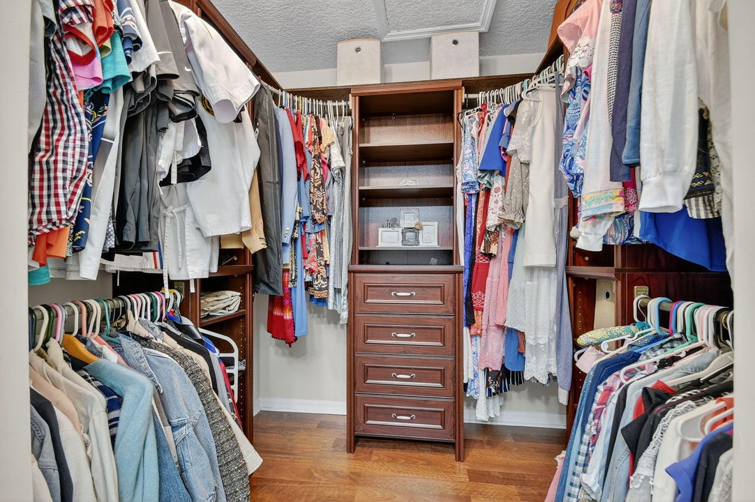 Active With Contract: $525,000 (3 beds, 2 baths, 2166 Square Feet)