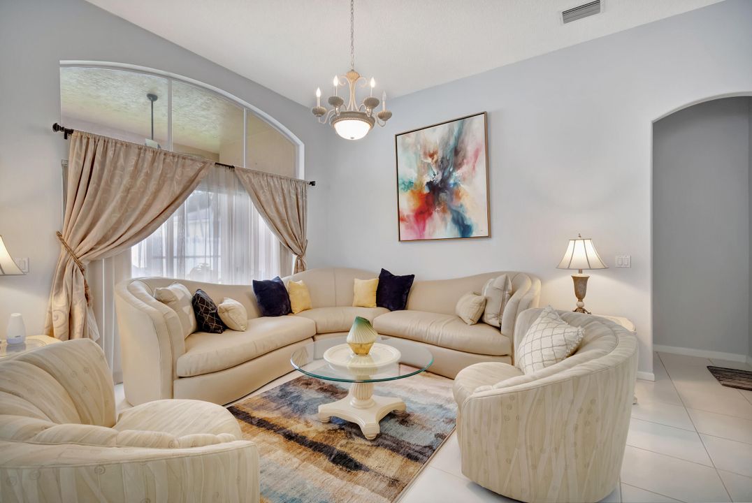 Под контрактом: $3,500 (3 спален, 2 ванн, 2398 Квадратных фут)