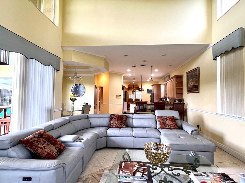 For Sale: $3,599,000 (6 beds, 4 baths, 4478 Square Feet)