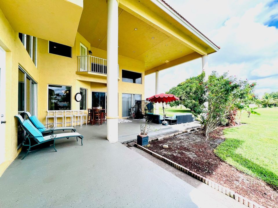 For Sale: $3,599,000 (6 beds, 4 baths, 4478 Square Feet)