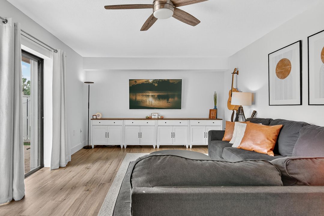 Recently Sold: $330,000 (2 beds, 2 baths, 1236 Square Feet)