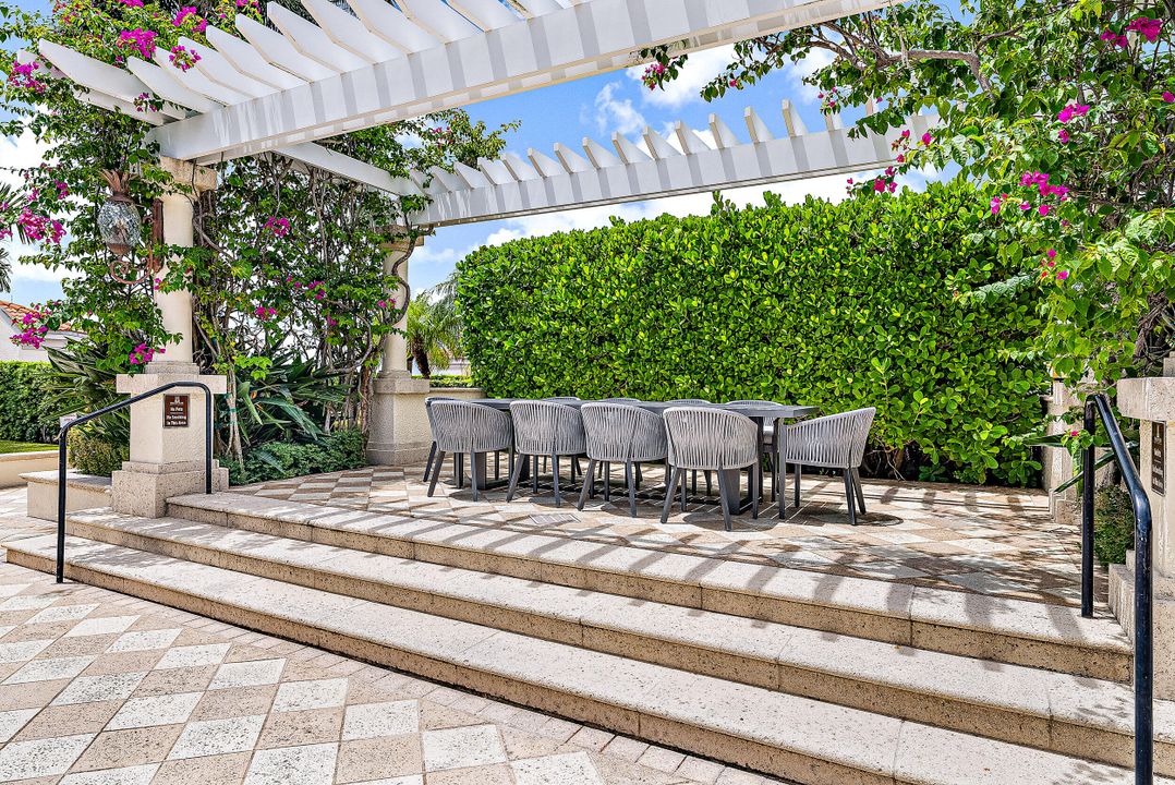 For Rent: $6,750 (2 beds, 2 baths, 1082 Square Feet)