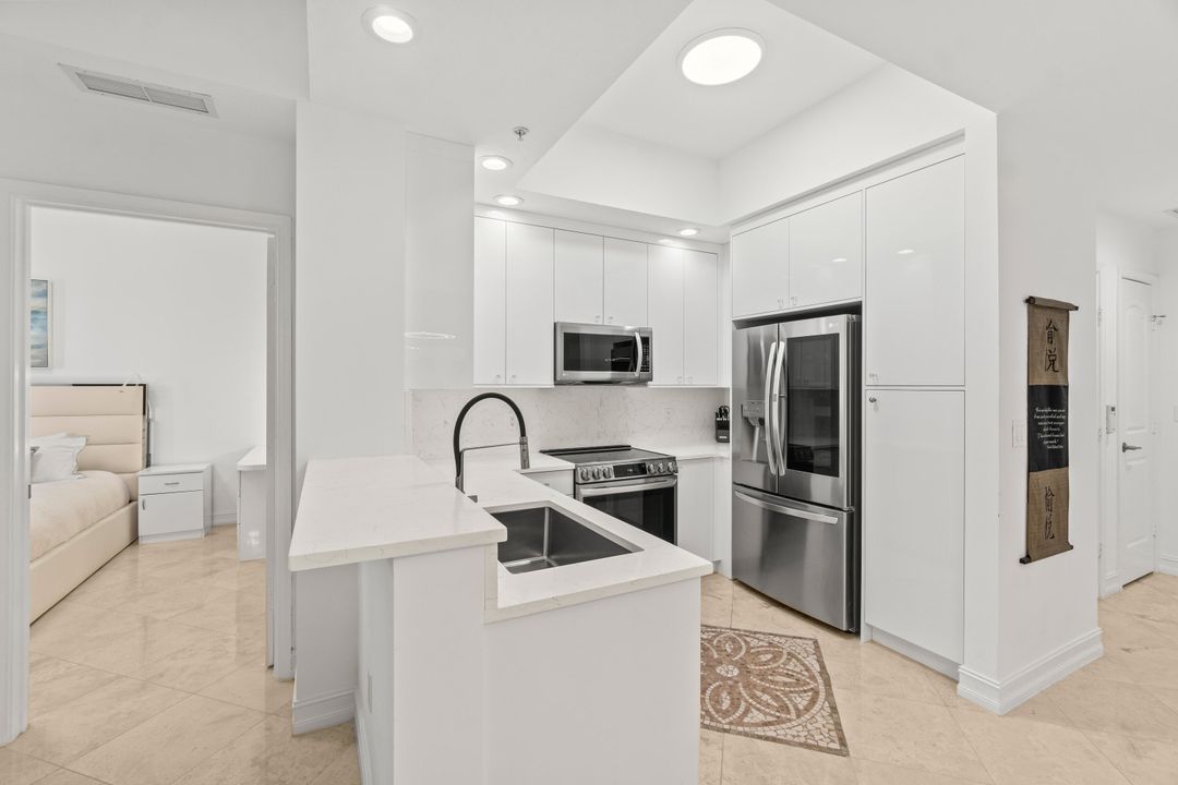 For Rent: $6,750 (2 beds, 2 baths, 1082 Square Feet)