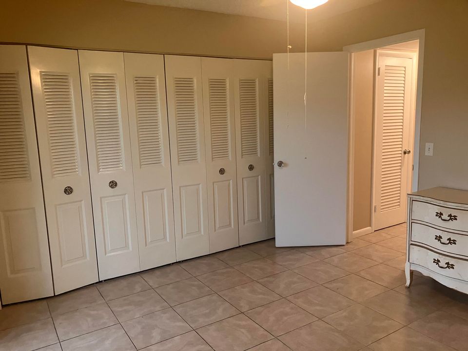 待售: $54,900 (1 贝兹, 1 浴室, 570 平方英尺)