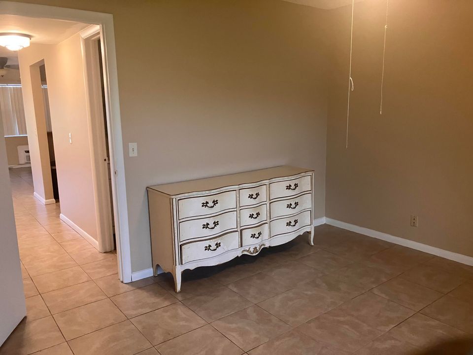 待售: $54,900 (1 贝兹, 1 浴室, 570 平方英尺)