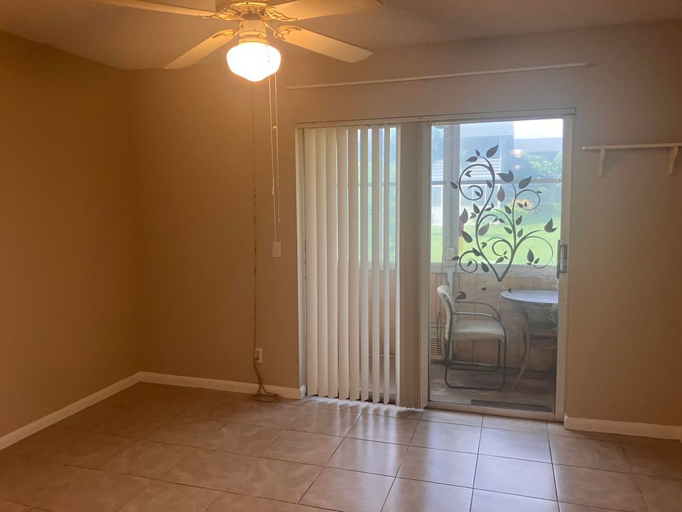 待售: $54,900 (1 贝兹, 1 浴室, 570 平方英尺)