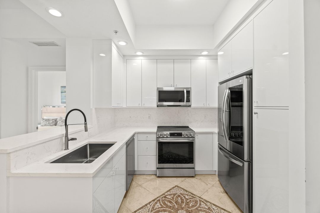 For Rent: $6,750 (2 beds, 2 baths, 1082 Square Feet)