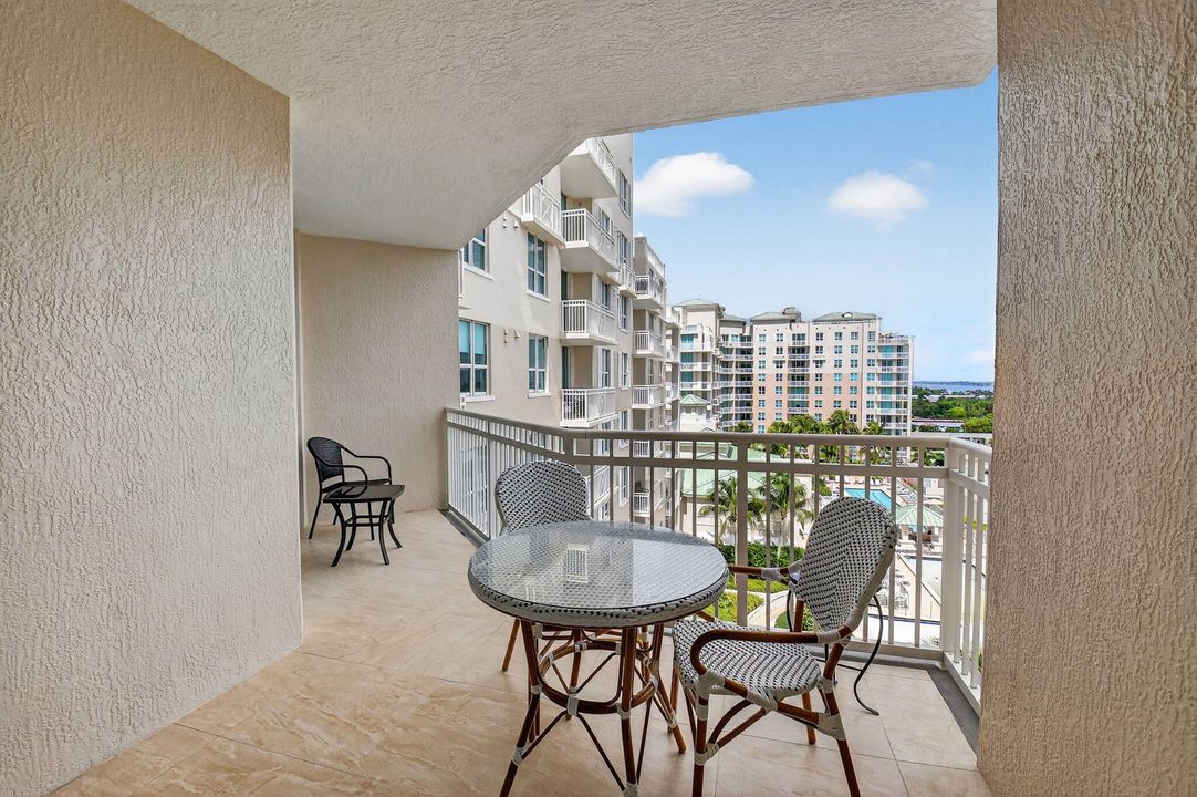 Active With Contract: $475,000 (2 beds, 2 baths, 1350 Square Feet)